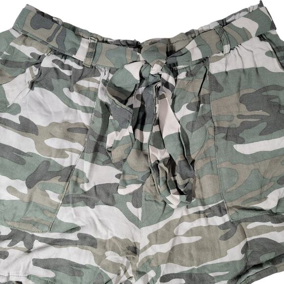 Blu[edit] Camo‎ Fatigue Paperbag Shorts L NWT - Picture 4 of 11